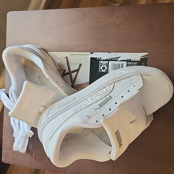 Puma White Classic Sneakers Minimalist Design - Picture 10 of 10